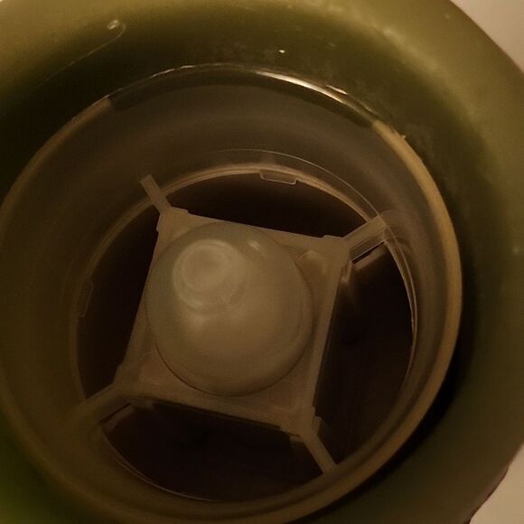 Pier 1 Scentique Fragrance Diffusing Candle Set in Green - Picture 5 of 8